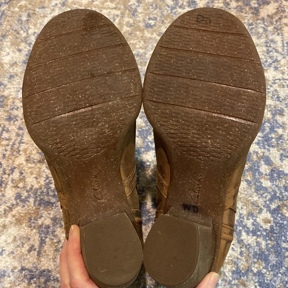 EUC Clark’s brown leather ankle boots - Picture 4 of 6